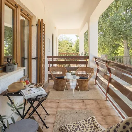 Ladonja Apartment *