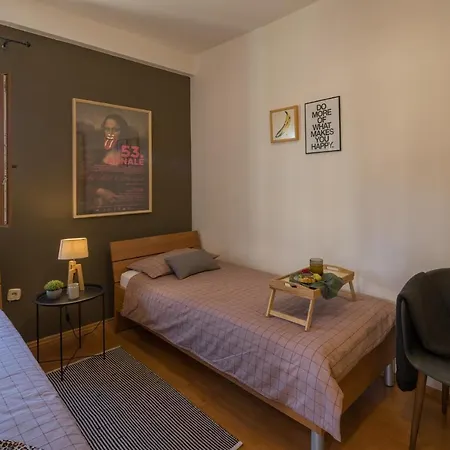 Ladonja Apartment *