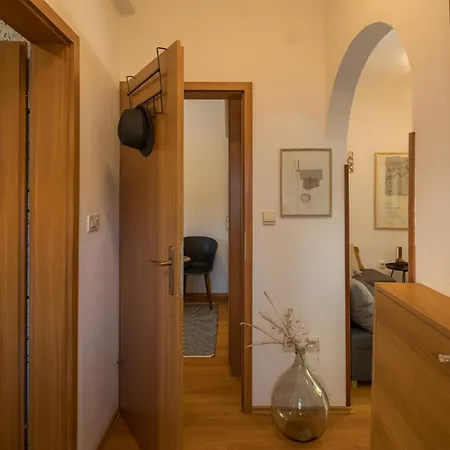 Apartment Ladonja *